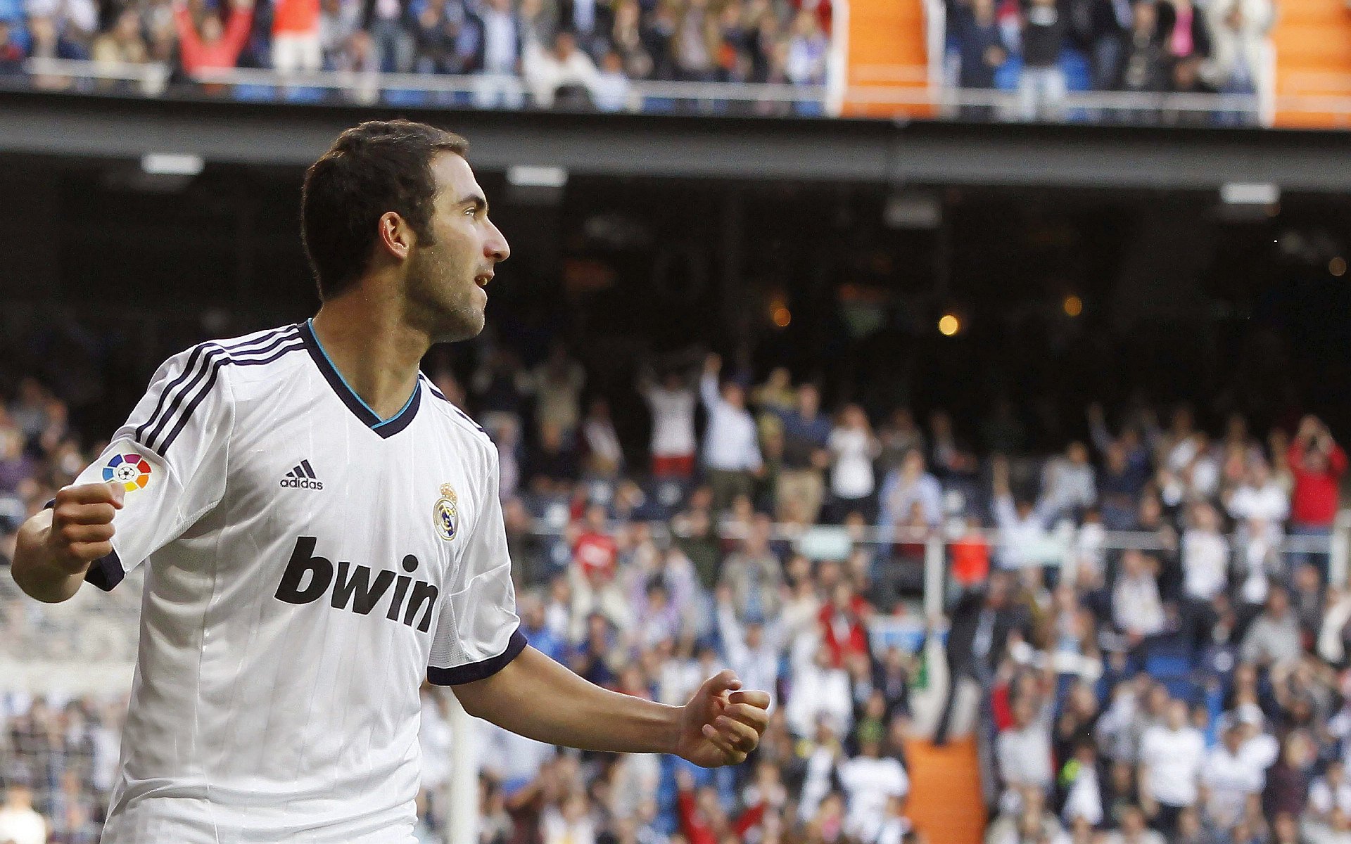 切尔西不断突破！塔图姆连续十二场比赛得分超过爆冷全场沸腾不已