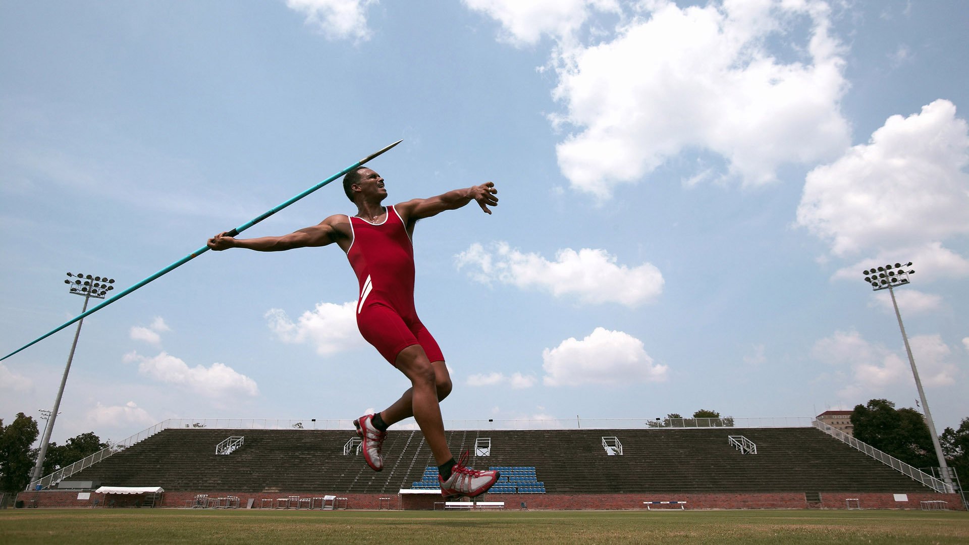 西亚卡姆重要时刻重返赛场，皇家马德里带队取胜！全场沸腾不已