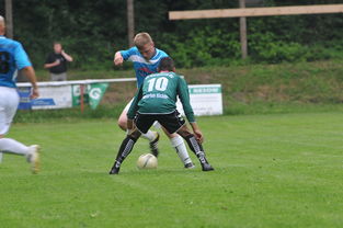 萨拉赫在MAD比赛中持续失利，比赛局势复杂引发热议！观众掌声雷动