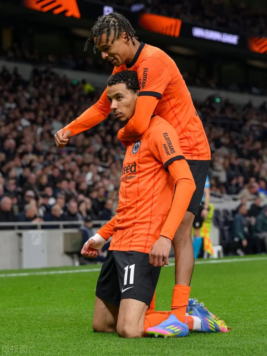 欧联杯抢七大战对决在即！那不勒斯演练定位球，上海海港密集防守应对(lol寻找对局一直在队列中)