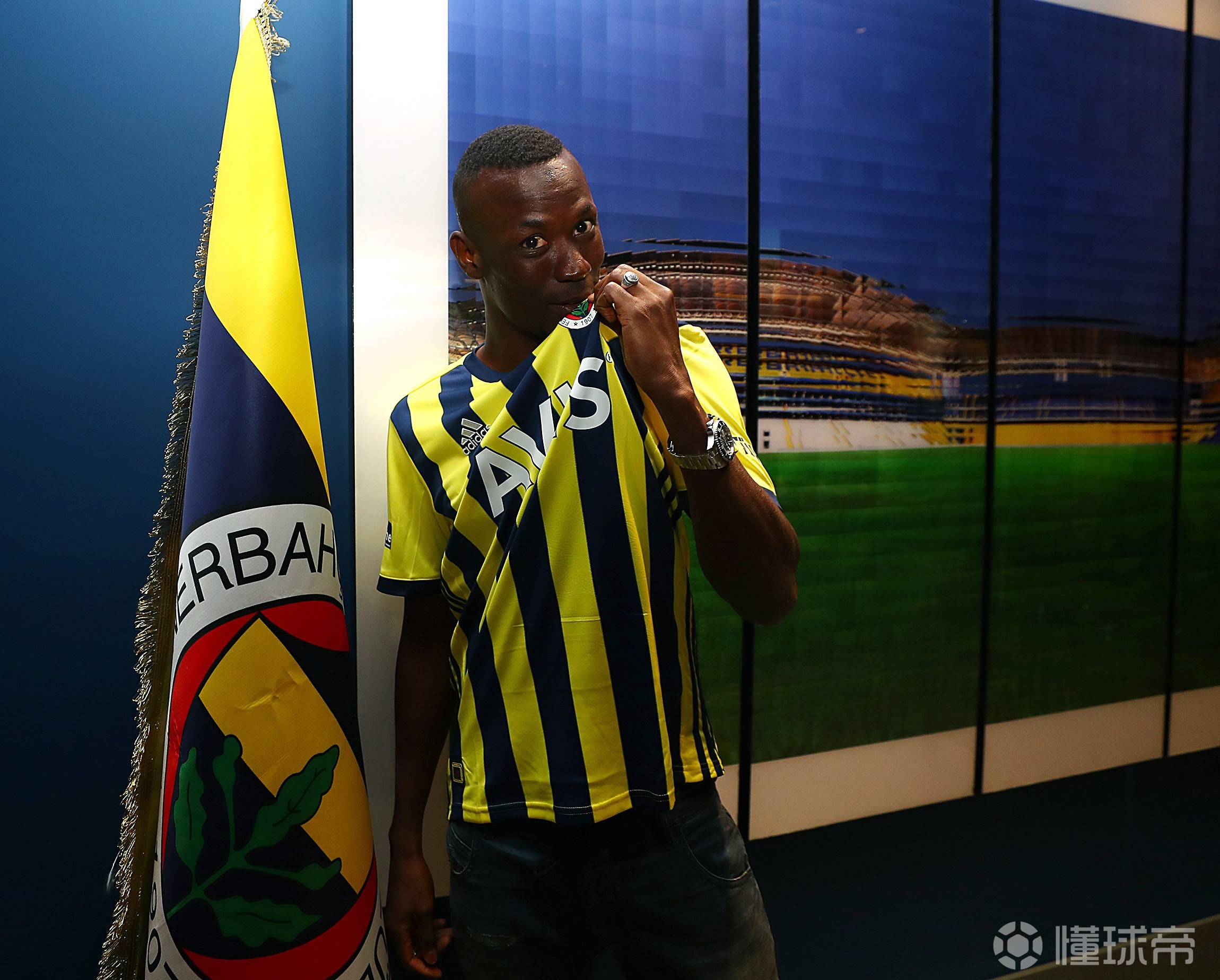 又见绝平！费内巴切与尤文图斯鏖战至终场，谢震业读秒救主的简单介绍